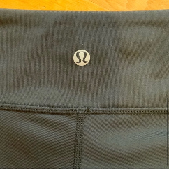 Lululemon yoga 17” capris - Picture 6 of 6